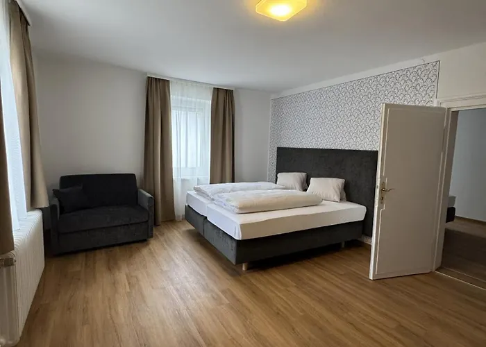 Rooms11 *