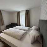 Rooms11 *