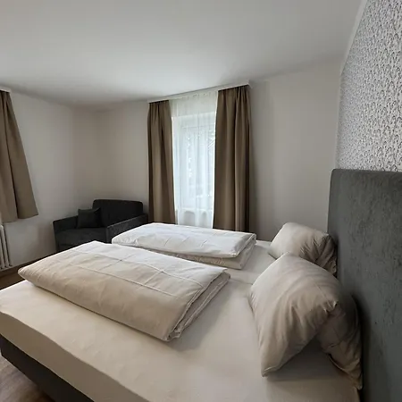Rooms11 *