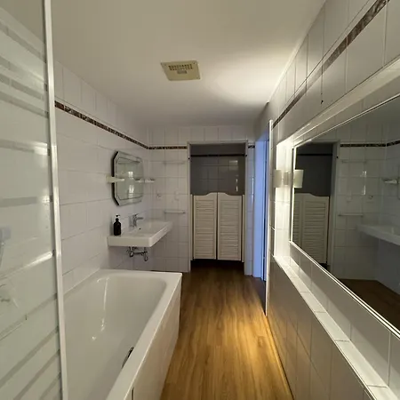 Rooms11 *