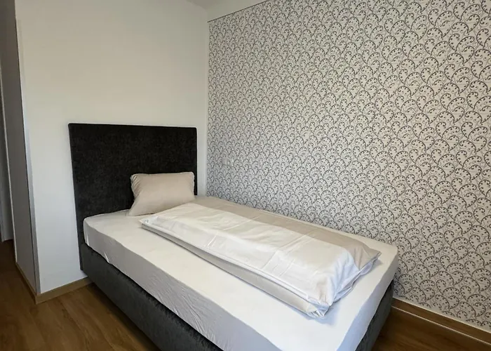 Rooms11 Hotel *