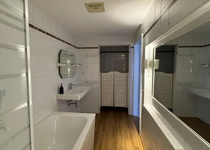 Rooms11 *